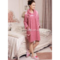 Lustiges gedrucktes Korallen-Fleece-Pyjama-Kleid